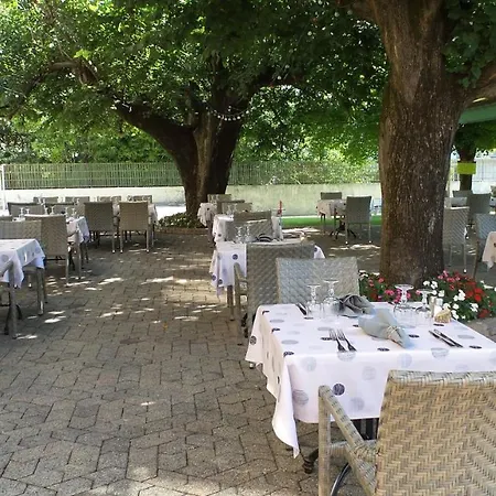 Otel Logis Restaurant Mas De La Prairie