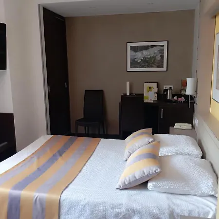 ホテル Logis Restaurant Mas De La Prairie