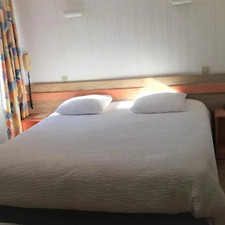 Logis Restaurant Mas De La Prairie Hotel