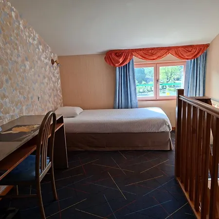 Logis Restaurant Mas De La Prairie Hotel *